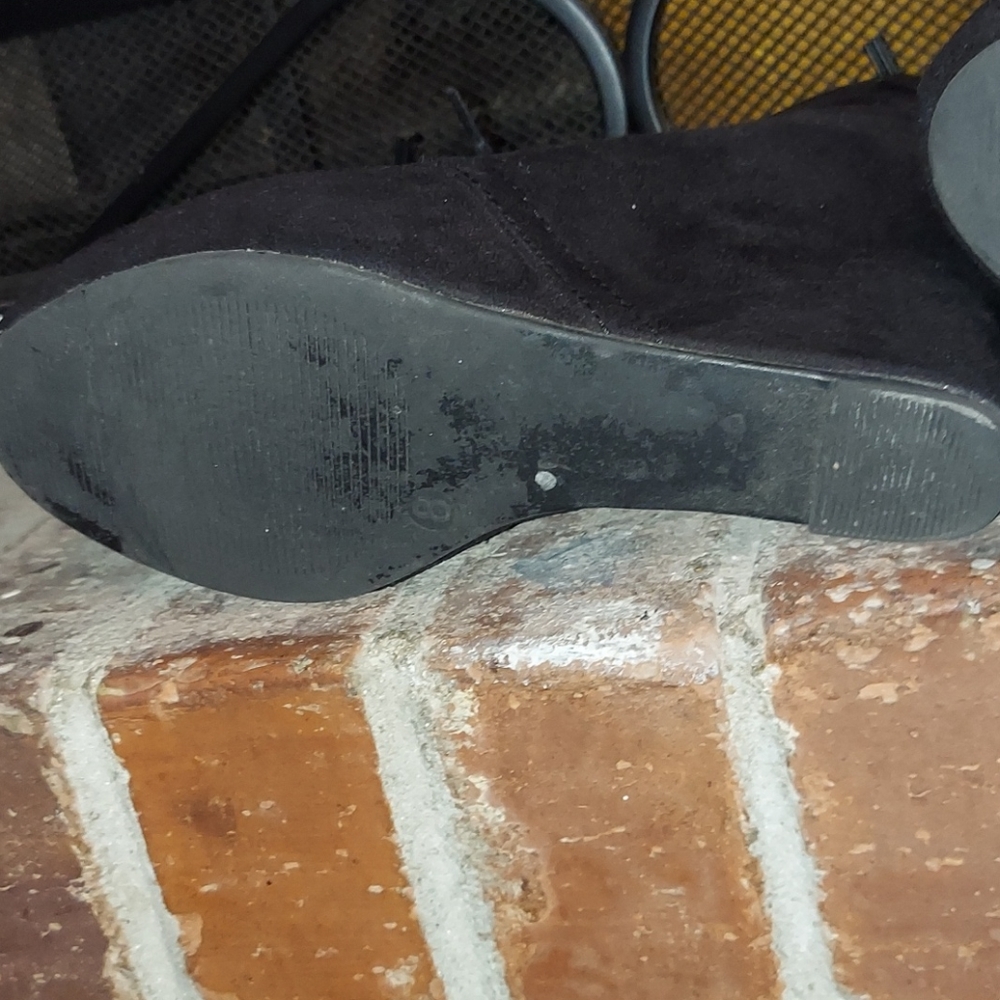 Shoes - Picture 7 of 10